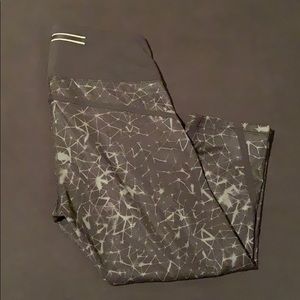 Lululemon crop leggings.